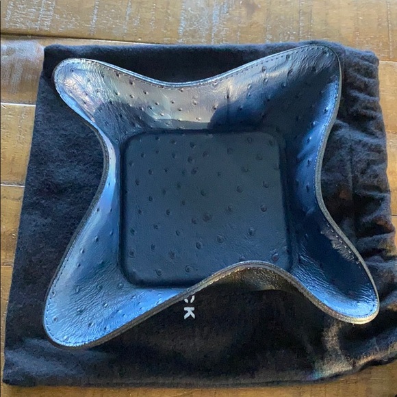 Elisabeth Weinstock Travel Valet